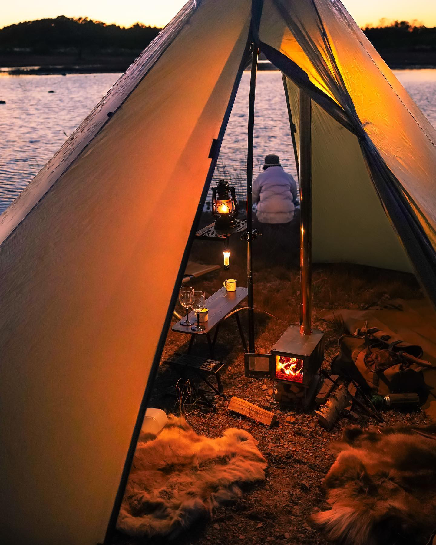 Floorless tent with wood stove inside