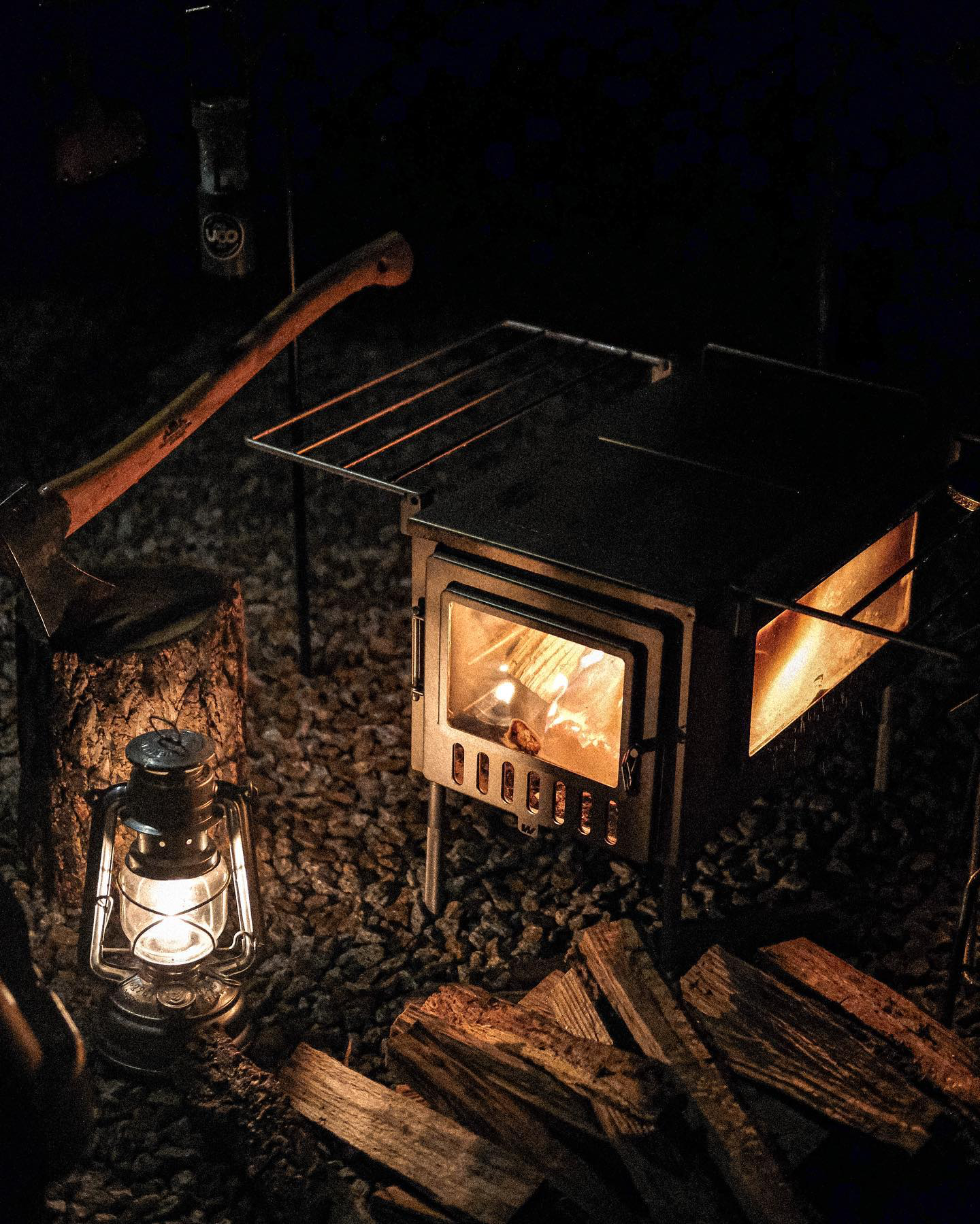 Bushcraft wood stove with splitting axe and lantern 